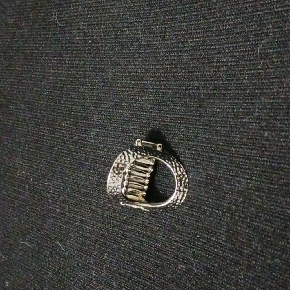 Stretch Oval Hammared Metal ring - Picture 2 of 6
